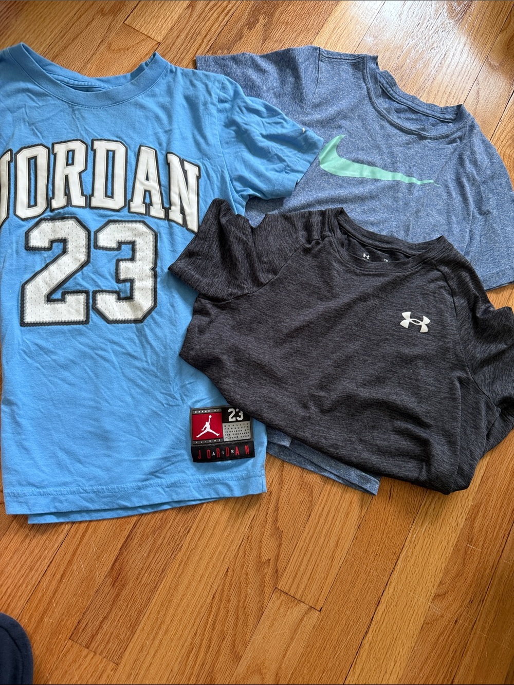 Set of 3 youth short-sleeve tees (Jordan, Nike, UA) size M